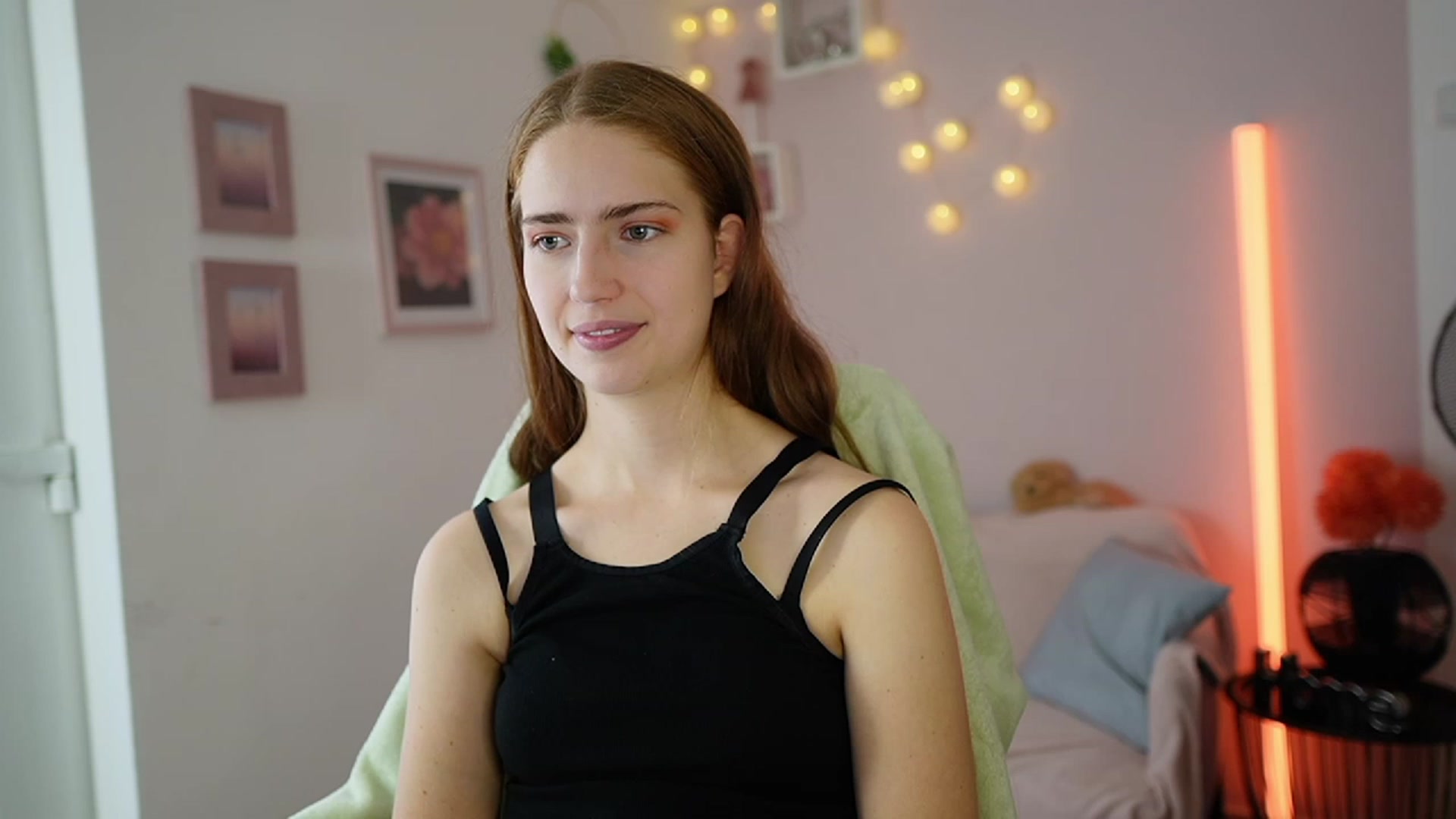 Gallery image thumbnail from Naomi_Woods18's myfreecams stream on, 12/14/2023, 12:39 image 2 of 20