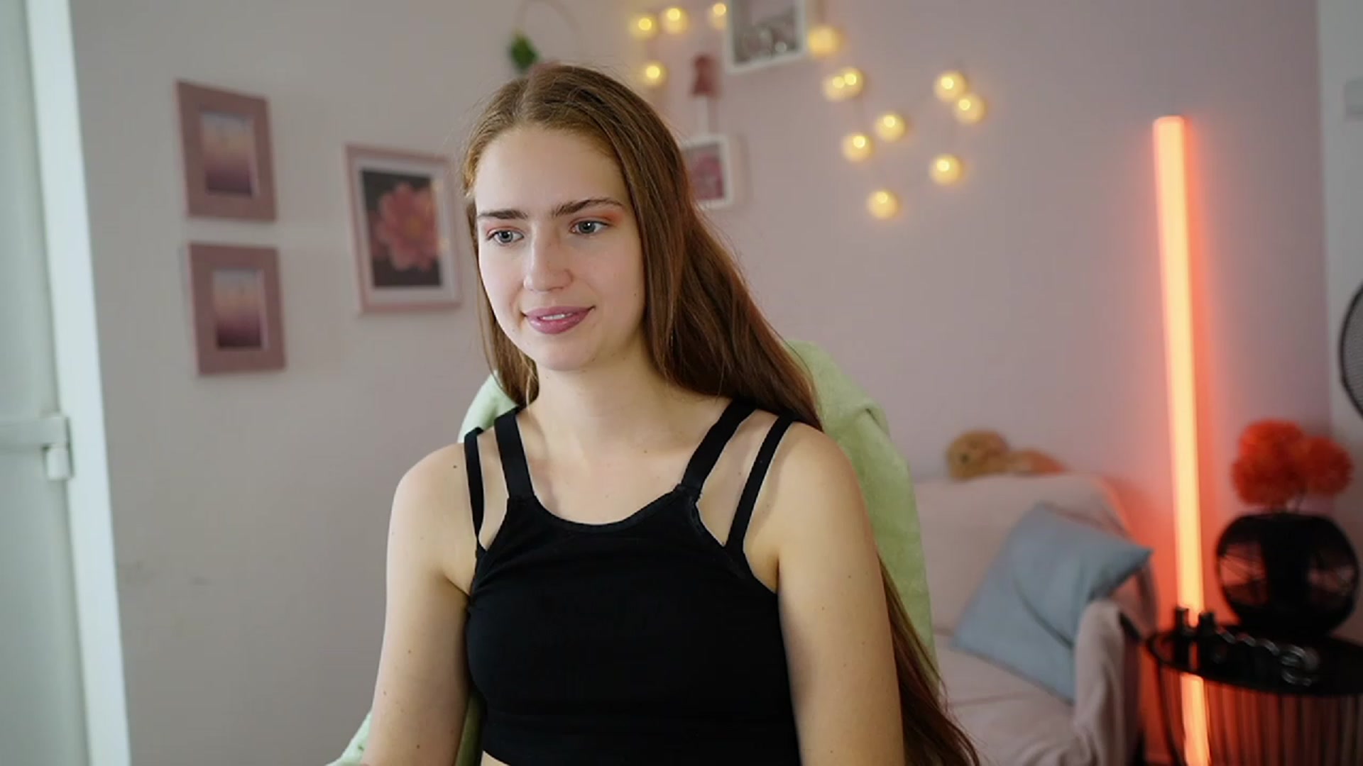 Gallery image thumbnail from Naomi_Woods18's myfreecams stream on, 12/14/2023, 12:39 image 18 of 20