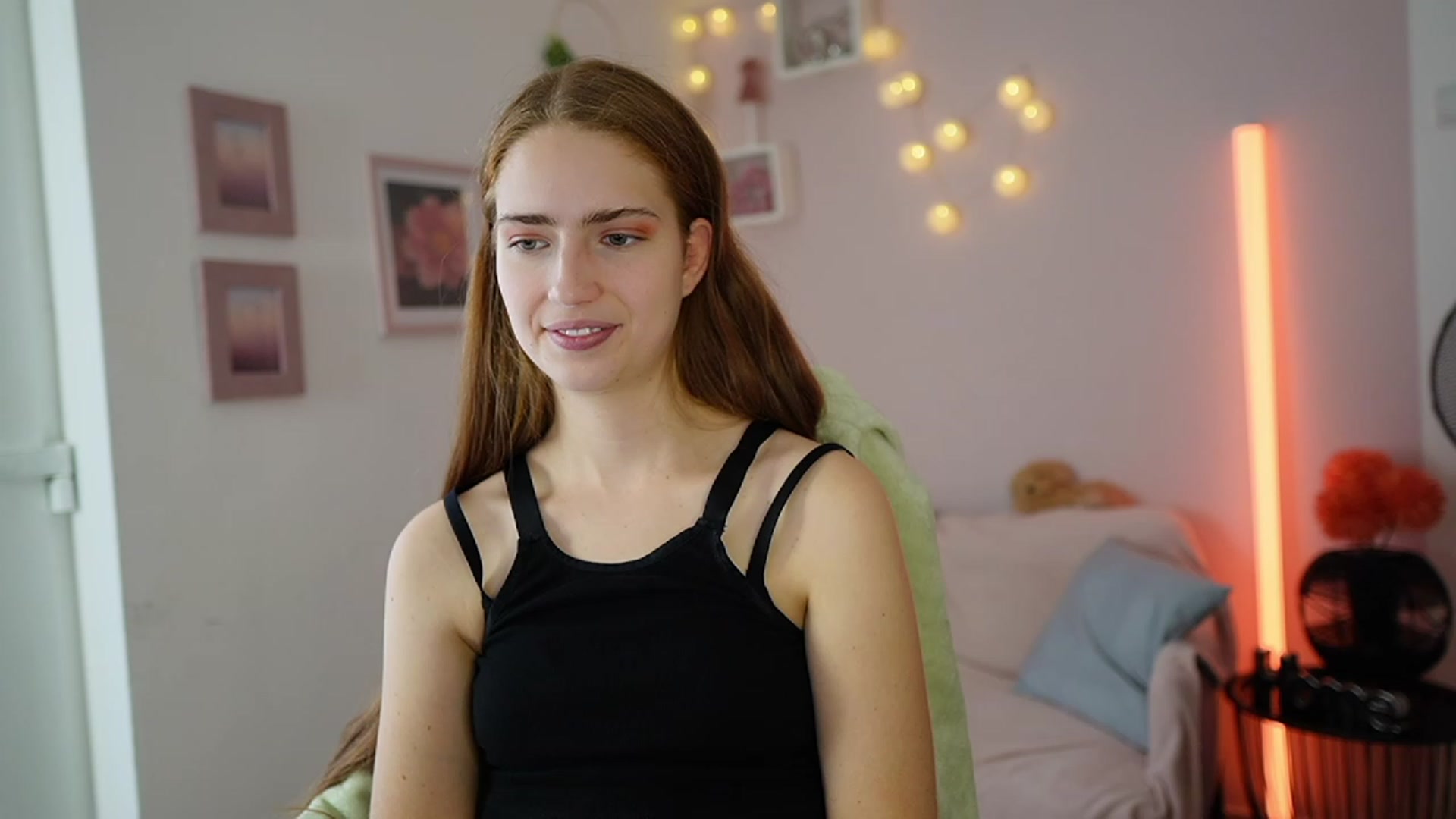 Gallery image thumbnail from Naomi_Woods18's myfreecams stream on, 12/14/2023, 12:39 image 14 of 20