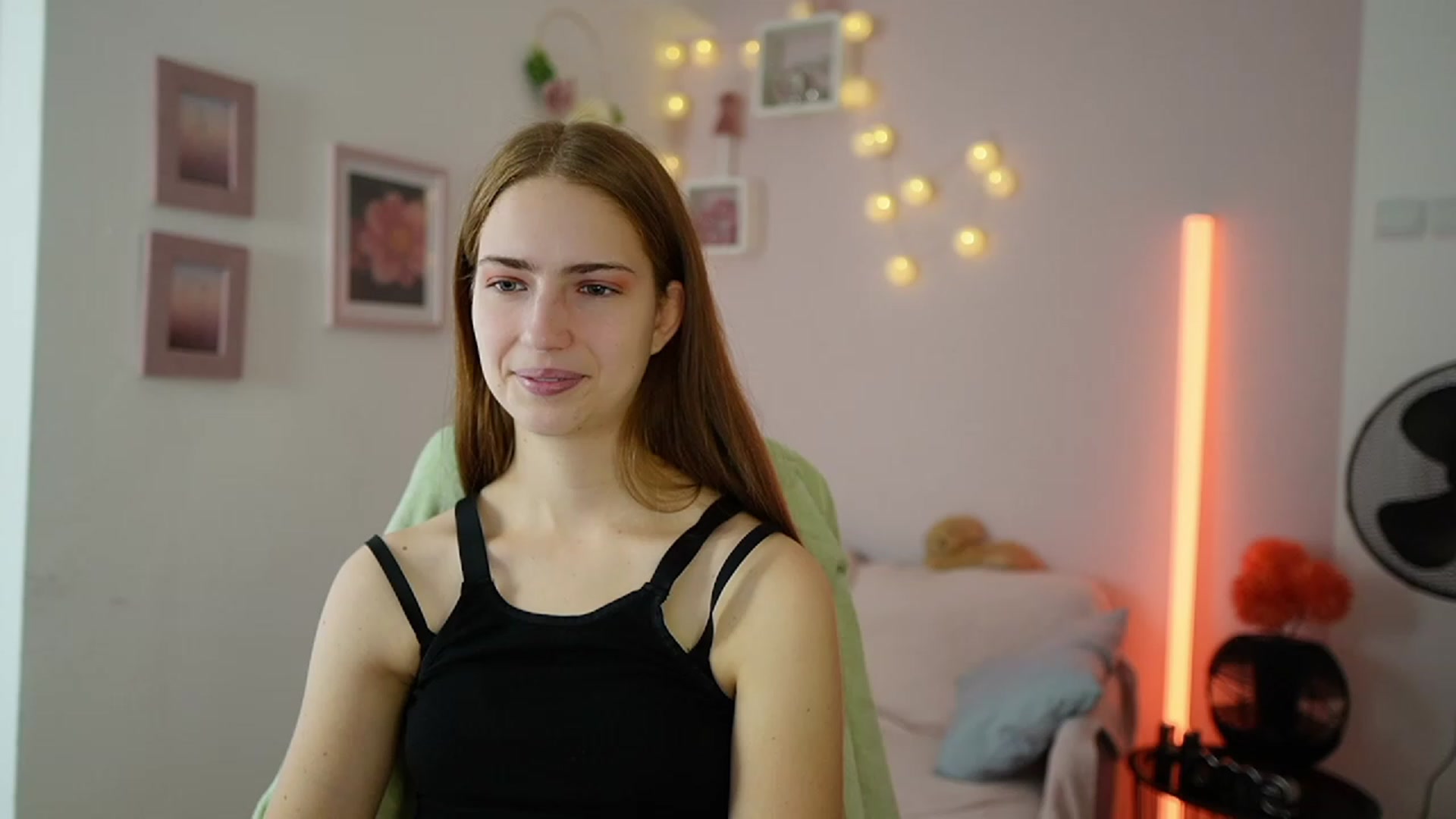 Gallery image thumbnail from Naomi_Woods18's myfreecams stream on, 12/15/2023, 11:11 image 2 of 20