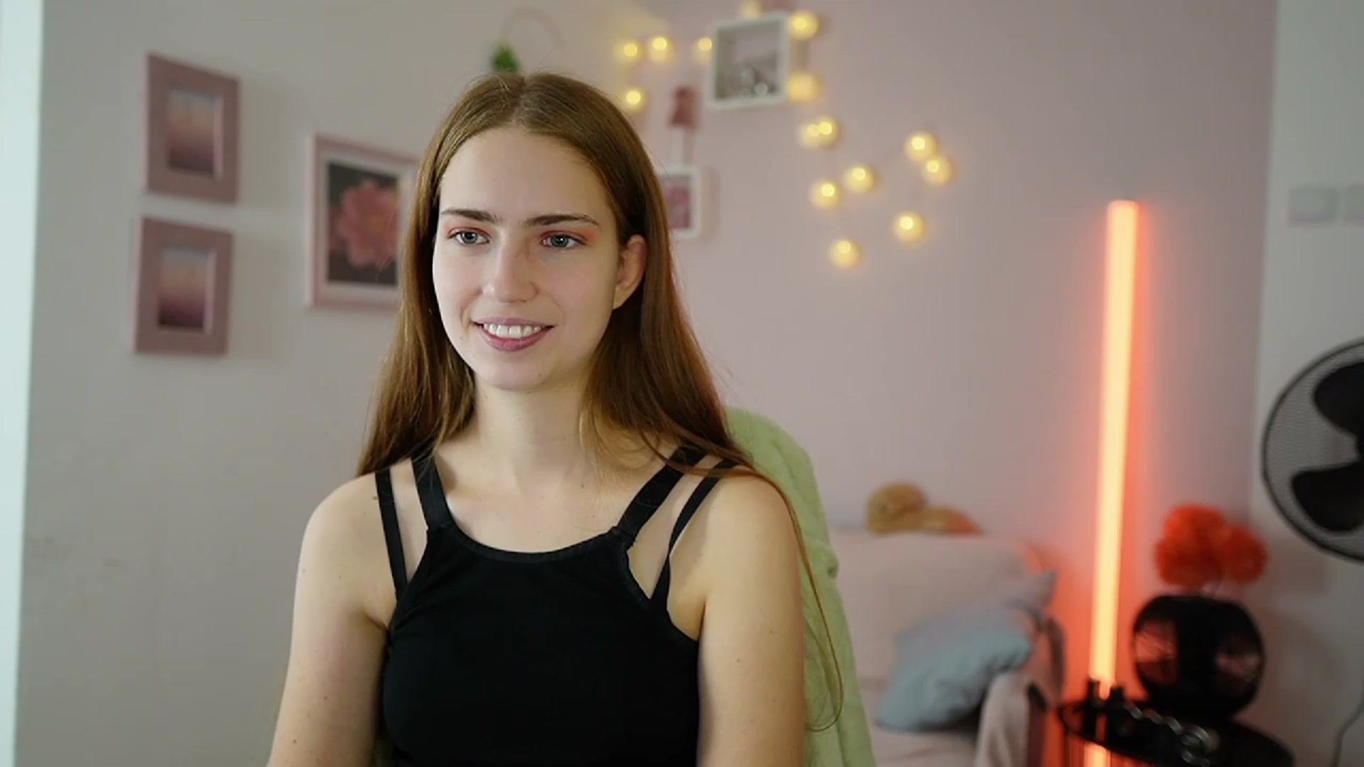 Gallery image thumbnail from Naomi_Woods18's myfreecams stream on, 12/15/2023, 11:11 image 20 of 20