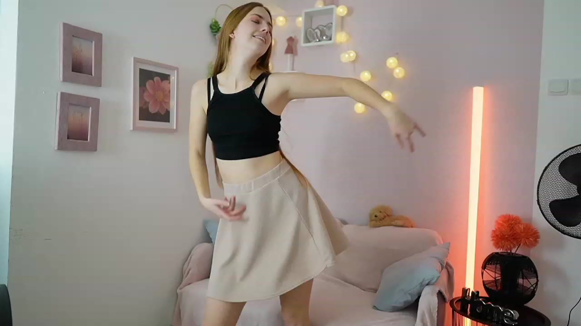 Gallery image thumbnail from Naomi_Woods18's myfreecams stream on, 12/15/2023, 11:11 image 11 of 20