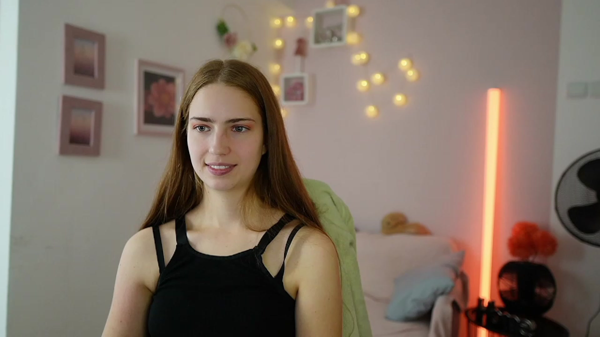 Gallery image thumbnail from Naomi_Woods18's myfreecams stream on, 12/15/2023, 11:11 image 15 of 20