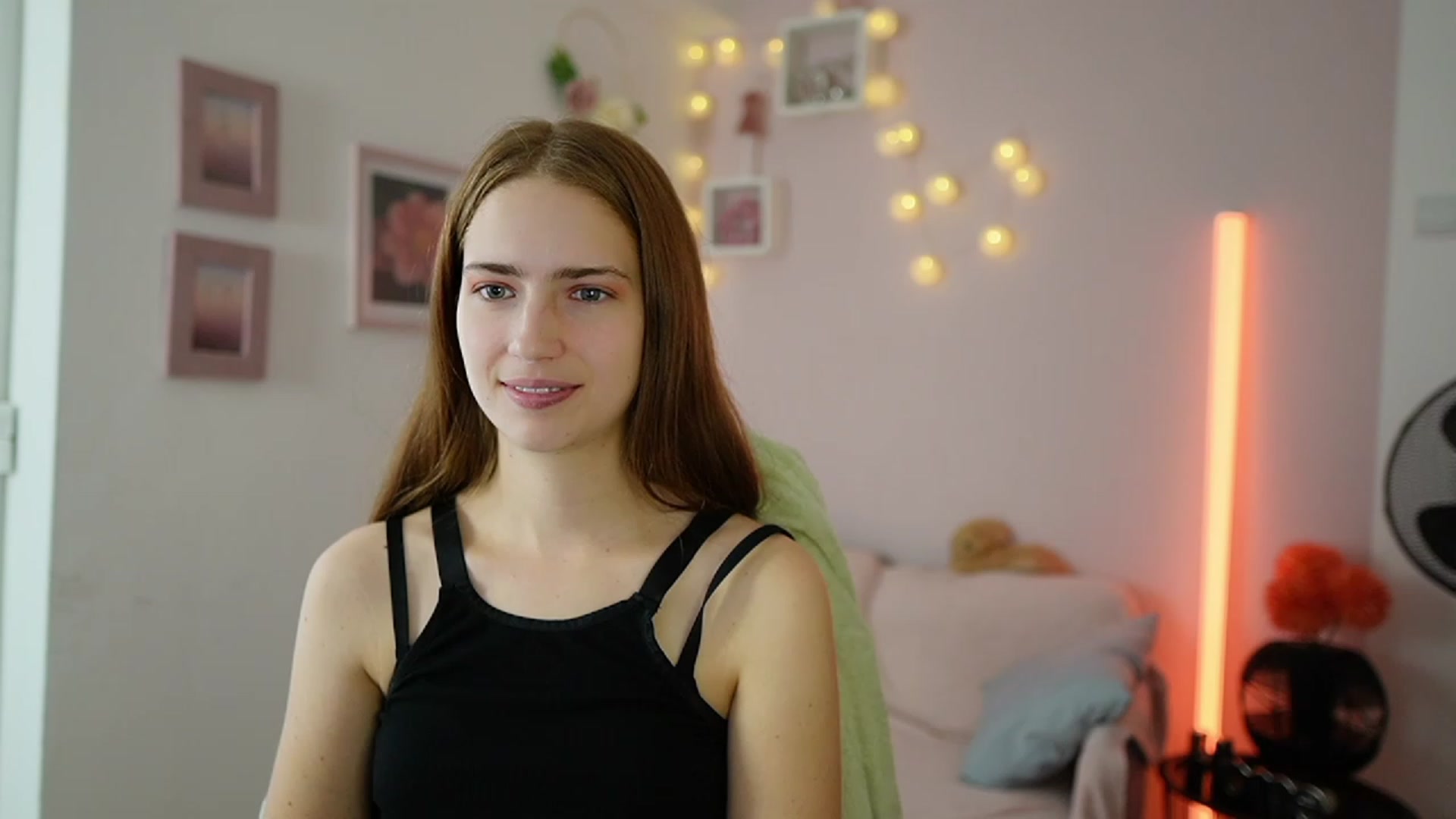 Gallery image thumbnail from Naomi_Woods18's myfreecams stream on, 12/15/2023, 13:55 image 5 of 20