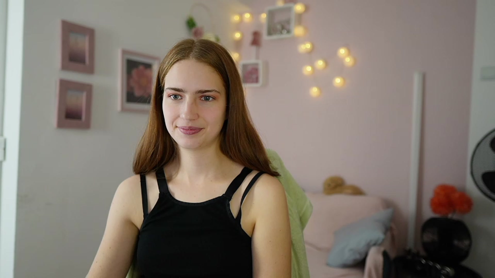 Gallery image thumbnail from Naomi_Woods18's myfreecams stream on, 12/15/2023, 13:55 image 20 of 20