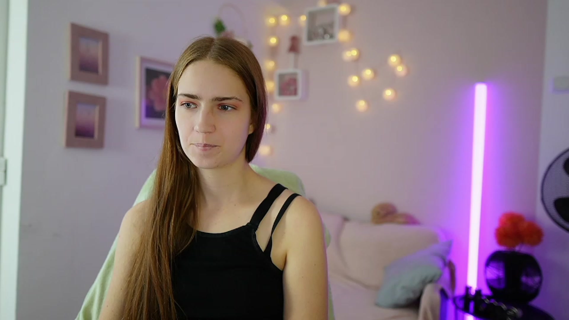 Gallery image thumbnail from Naomi_Woods18's myfreecams stream on, 12/15/2023, 13:55 image 19 of 20