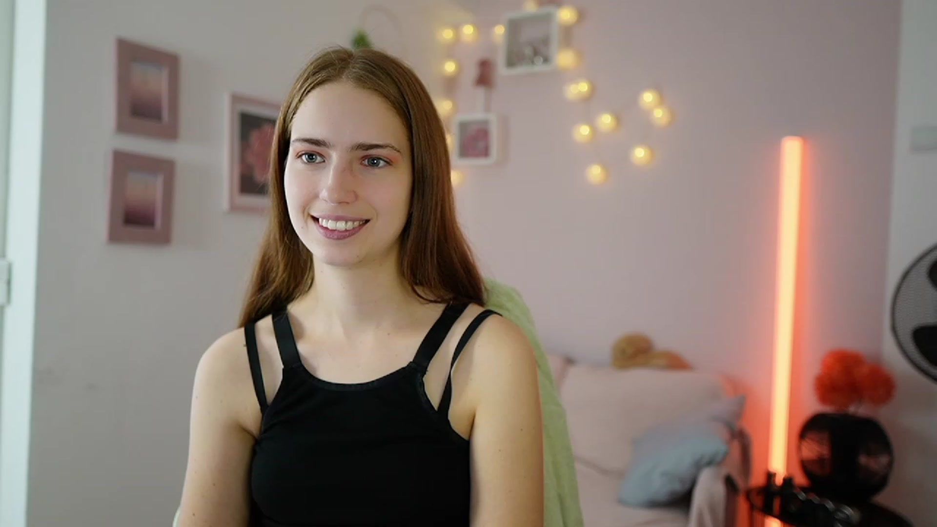 Gallery image thumbnail from Naomi_Woods18's myfreecams stream on, 12/15/2023, 13:55 image 4 of 20