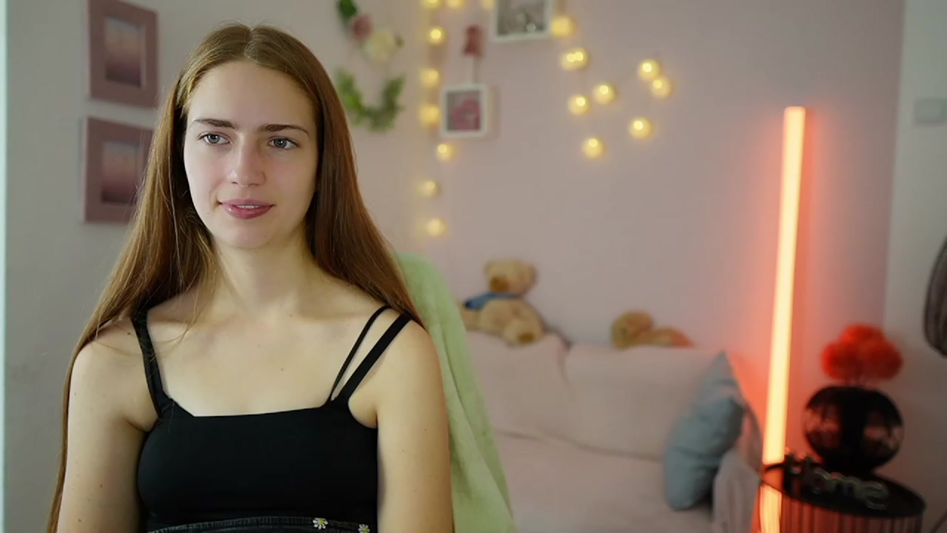 Gallery image thumbnail from Naomi_Woods18's myfreecams stream on, 12/17/2023, 14:08 image 4 of 20
