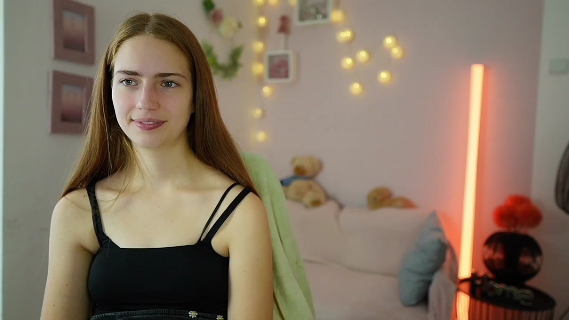 Gallery image thumbnail from Naomi_Woods18's myfreecams stream on, 12/17/2023, 14:08 image 3 of 20