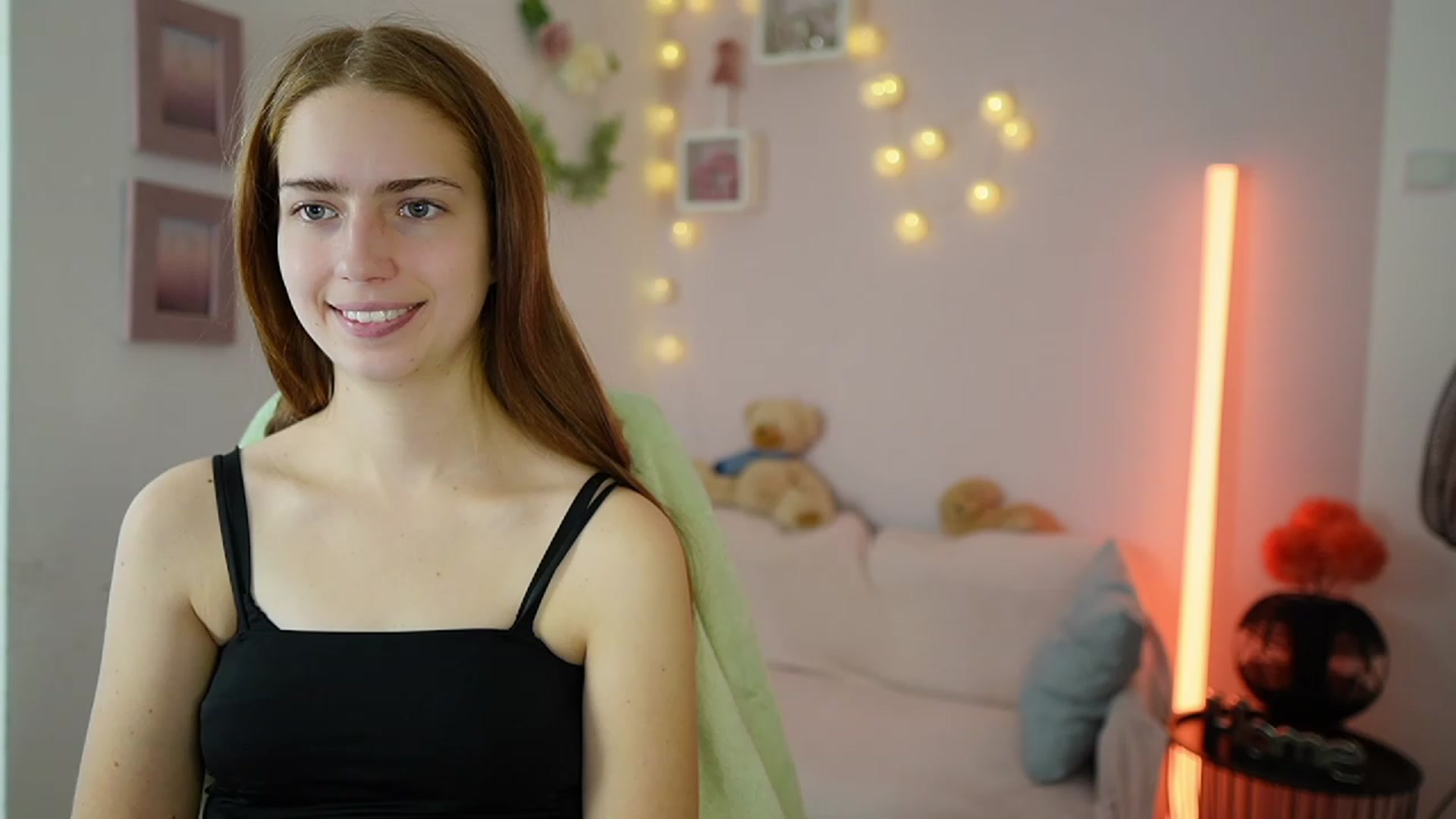 Gallery image thumbnail from Naomi_Woods18's myfreecams stream on, 12/17/2023, 14:08 image 19 of 20