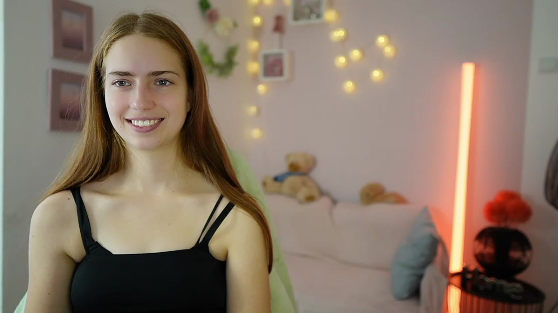 Gallery image thumbnail from Naomi_Woods18's myfreecams stream on, 12/17/2023, 14:08 image 15 of 20