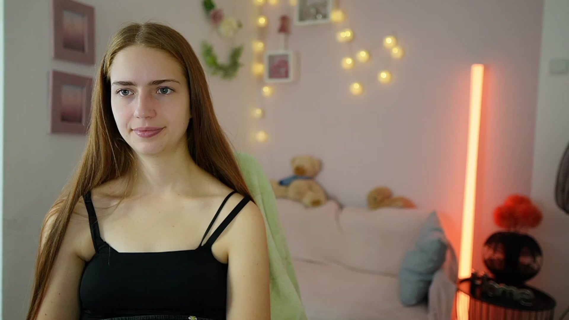 Gallery image thumbnail from Naomi_Woods18's myfreecams stream on, 12/17/2023, 14:08 image 6 of 20