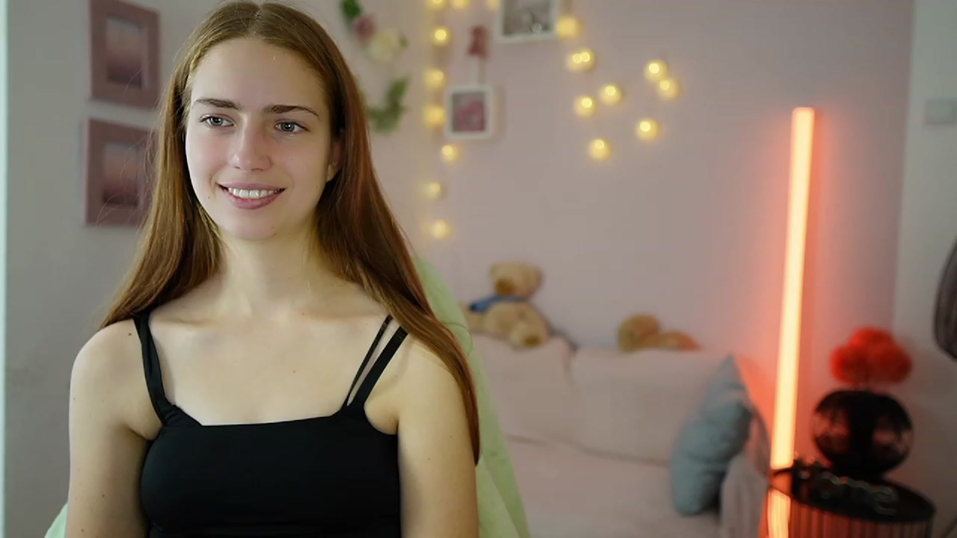 Gallery image thumbnail from Naomi_Woods18's myfreecams stream on, 12/17/2023, 14:08 image 14 of 20