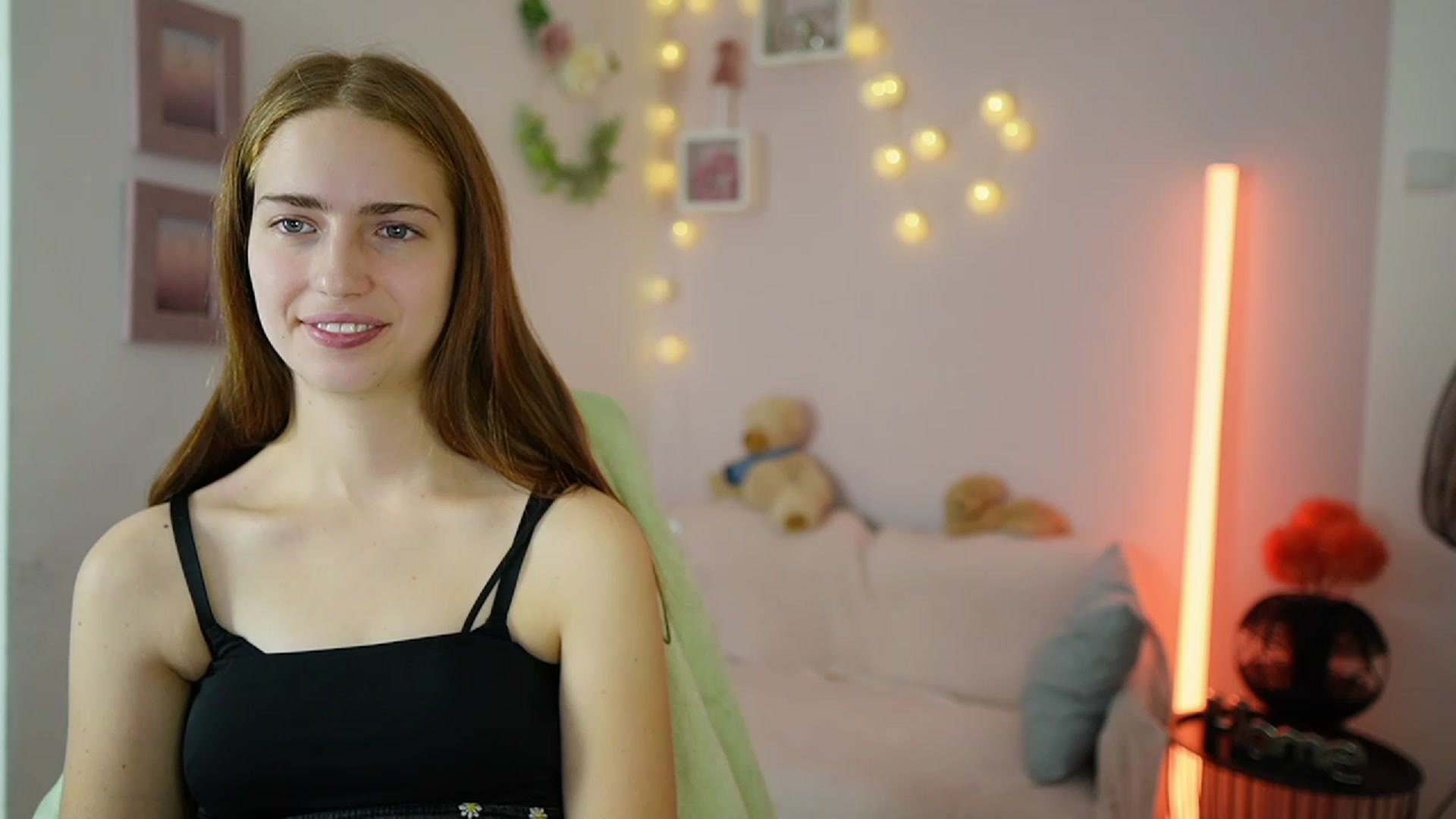 Gallery image thumbnail from Naomi_Woods18's myfreecams stream on, 12/17/2023, 15:51 image 19 of 20