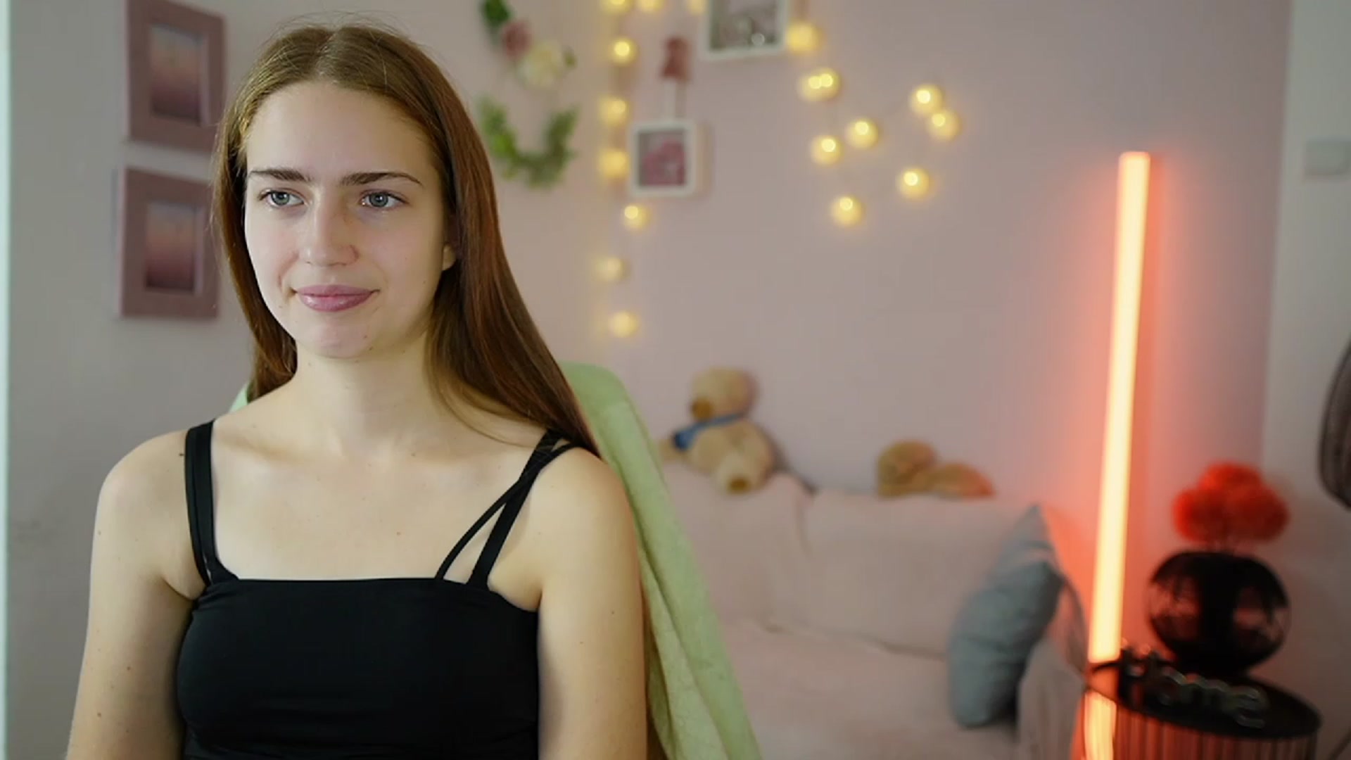 Gallery image thumbnail from Naomi_Woods18's myfreecams stream on, 12/17/2023, 15:51 image 1 of 20
