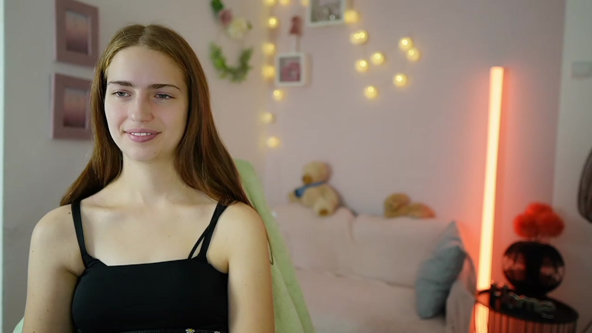 Gallery image thumbnail from Naomi_Woods18's myfreecams stream on, 12/17/2023, 15:51 image 20 of 20
