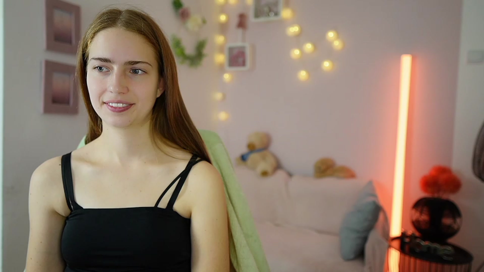Gallery image thumbnail from Naomi_Woods18's myfreecams stream on, 12/17/2023, 15:51 image 2 of 20