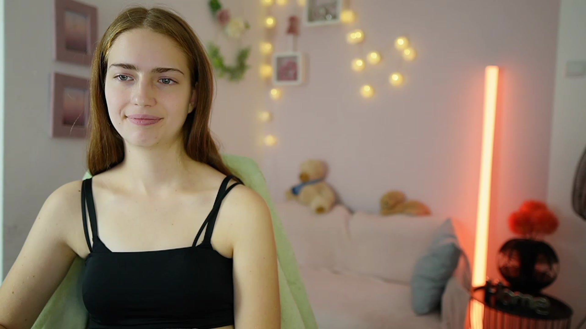 Gallery image thumbnail from Naomi_Woods18's myfreecams stream on, 12/17/2023, 15:51 image 14 of 20