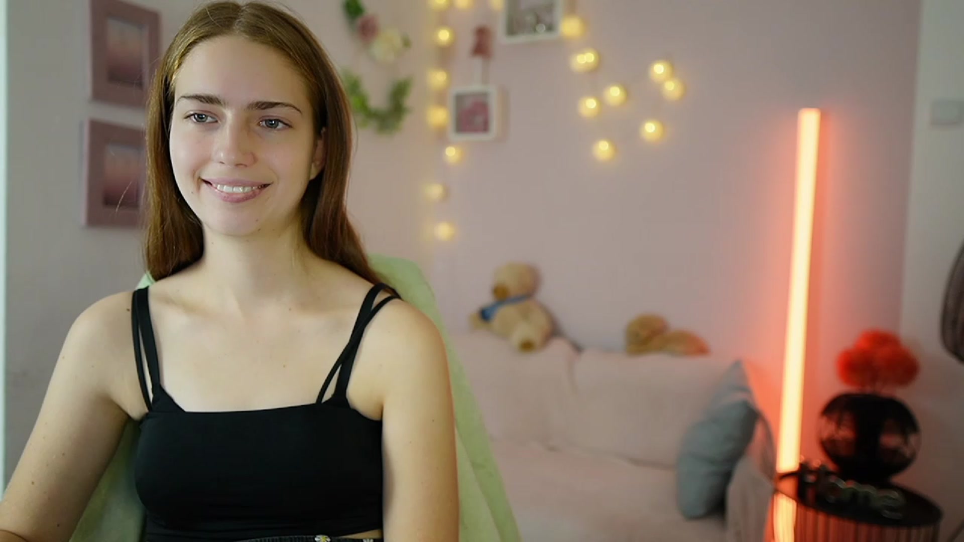 Gallery image thumbnail from Naomi_Woods18's myfreecams stream on, 12/17/2023, 15:51 image 13 of 20