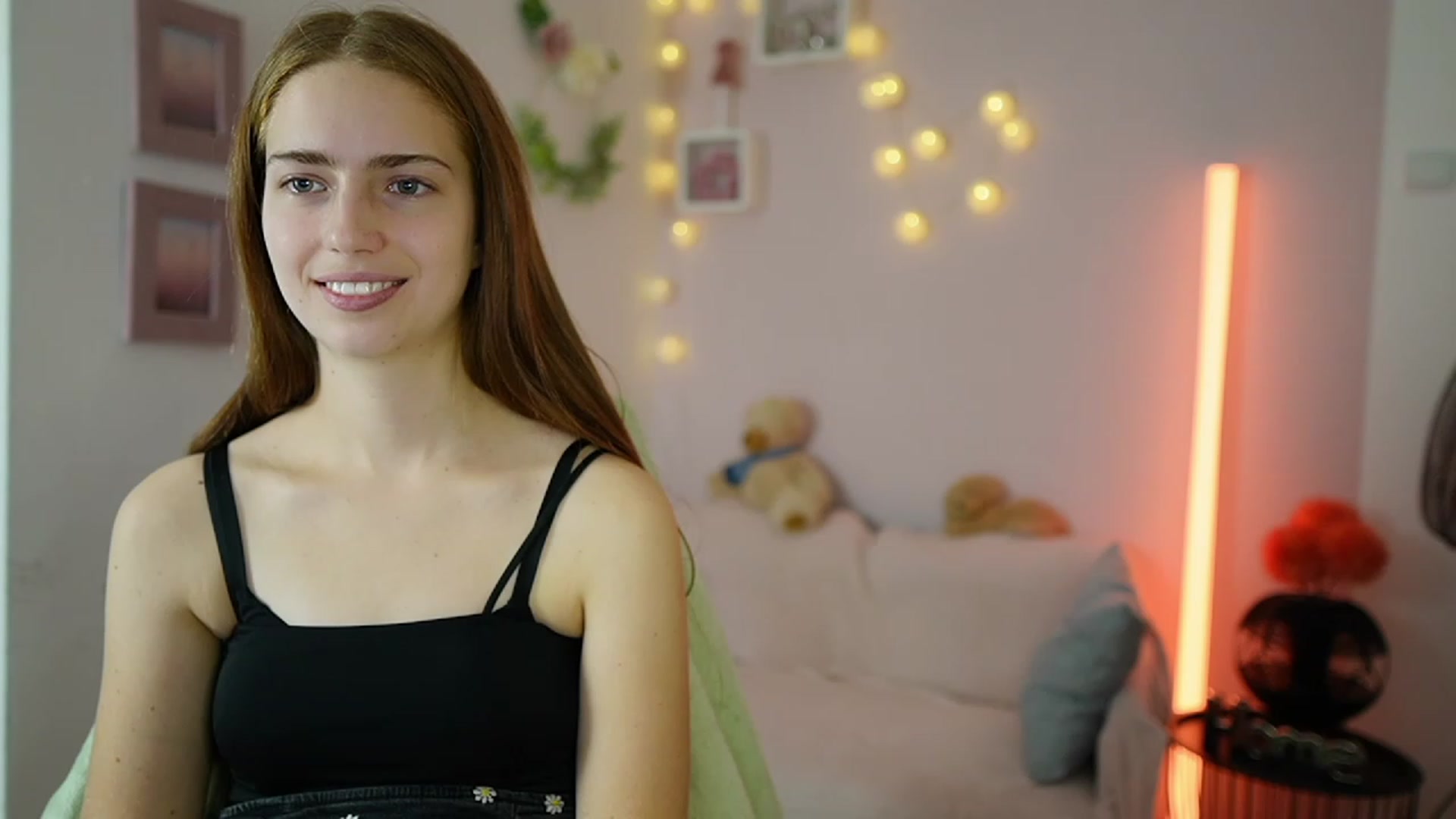 Gallery image thumbnail from Naomi_Woods18's myfreecams stream on, 12/17/2023, 15:51 image 17 of 20