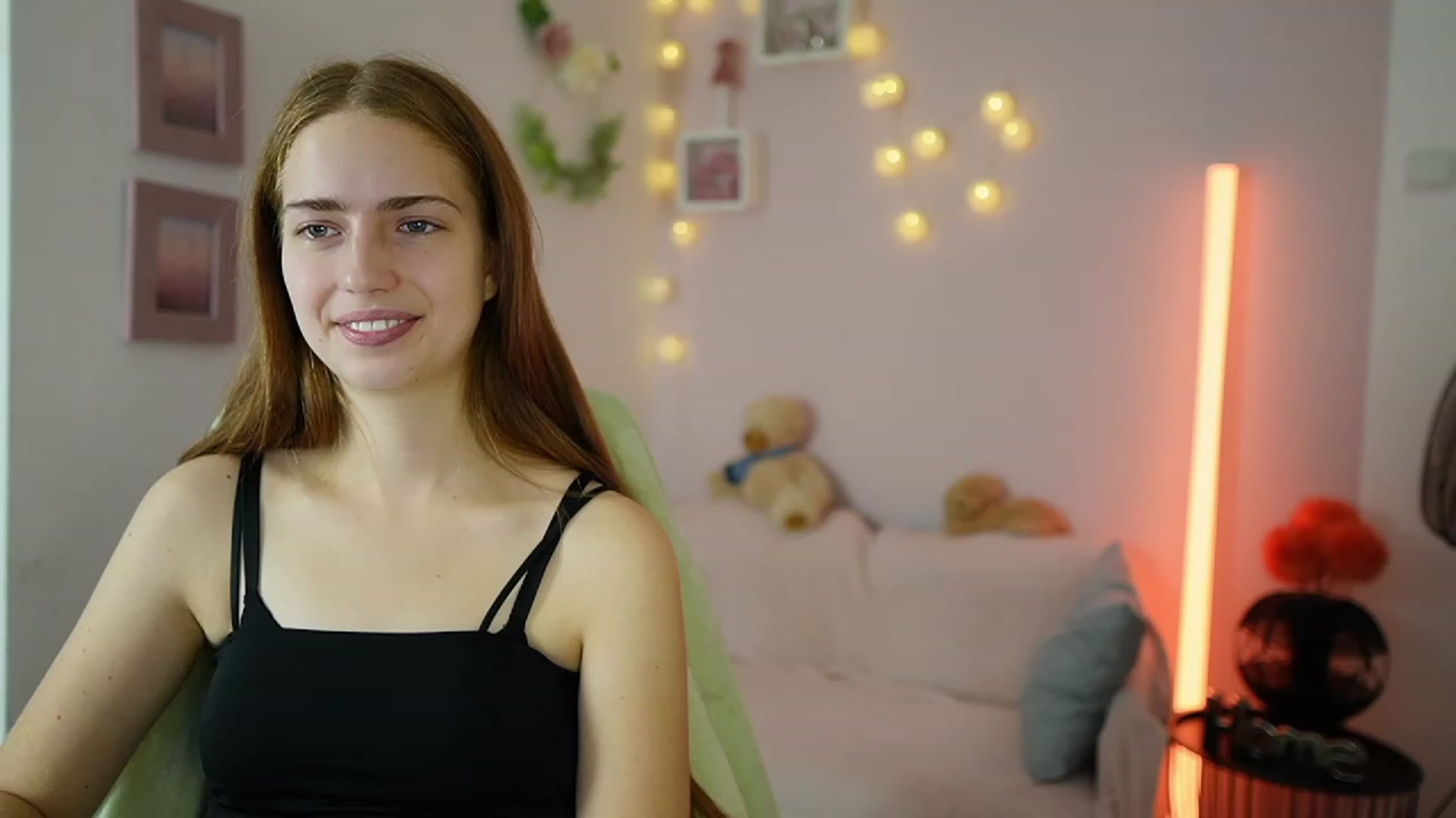 Gallery image thumbnail from Naomi_Woods18's myfreecams stream on, 12/17/2023, 15:51 image 7 of 20