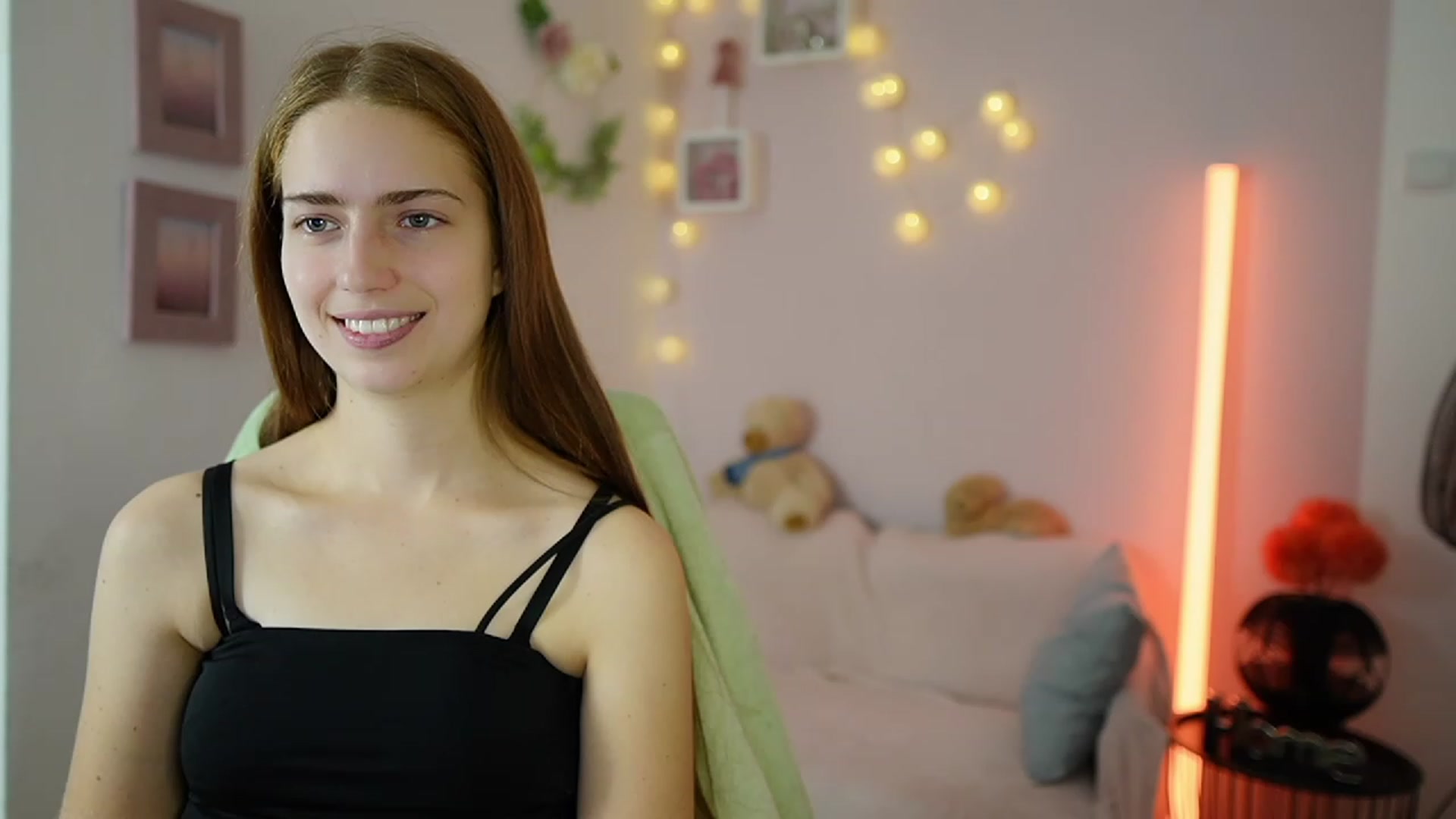 Gallery image thumbnail from Naomi_Woods18's myfreecams stream on, 12/17/2023, 15:51 image 3 of 20