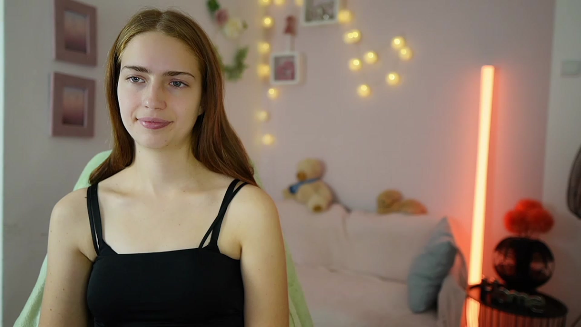 Gallery image thumbnail from Naomi_Woods18's myfreecams stream on, 12/17/2023, 15:51 image 16 of 20