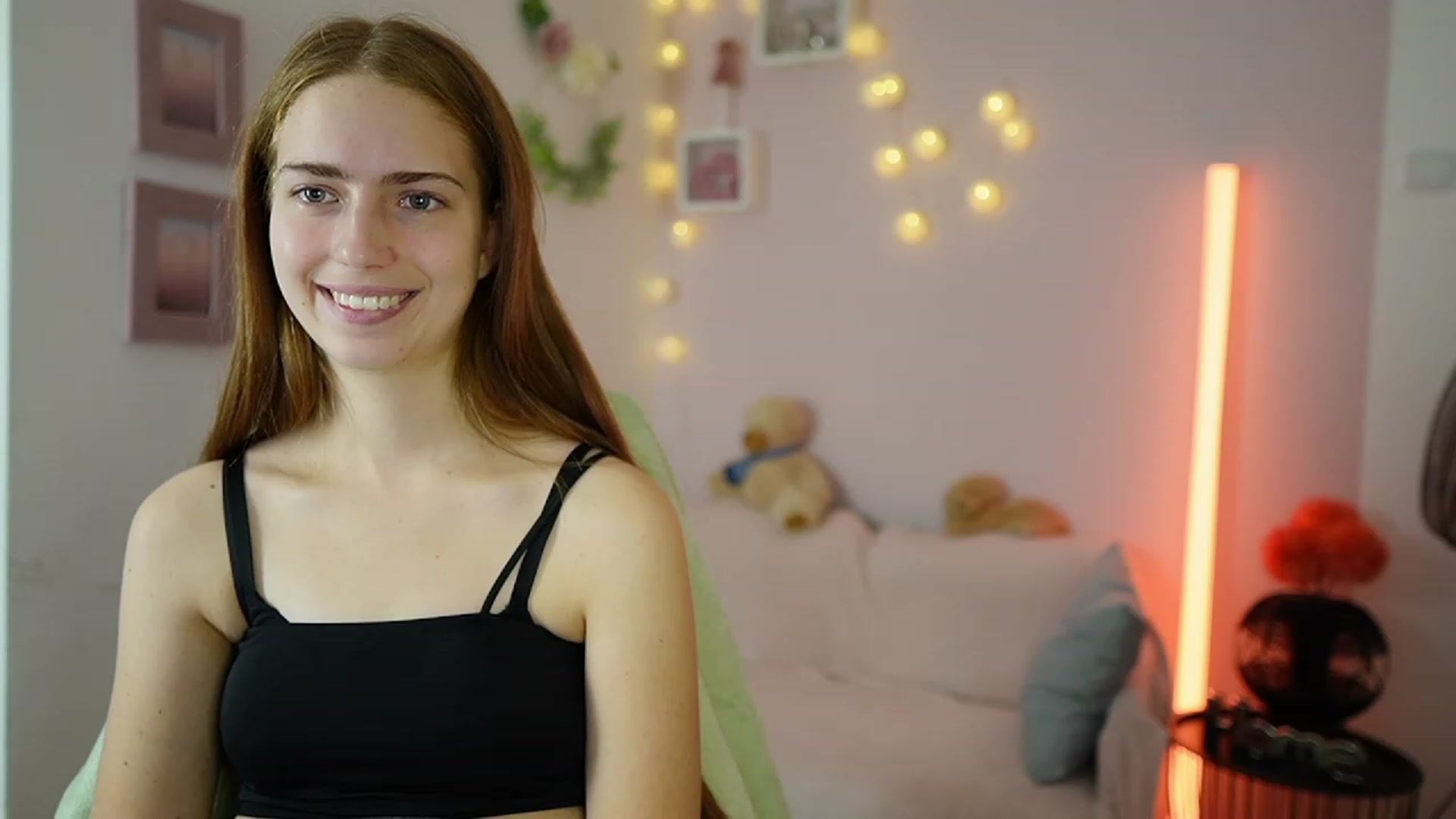 Gallery image thumbnail from Naomi_Woods18's myfreecams stream on, 12/17/2023, 15:51 image 6 of 20