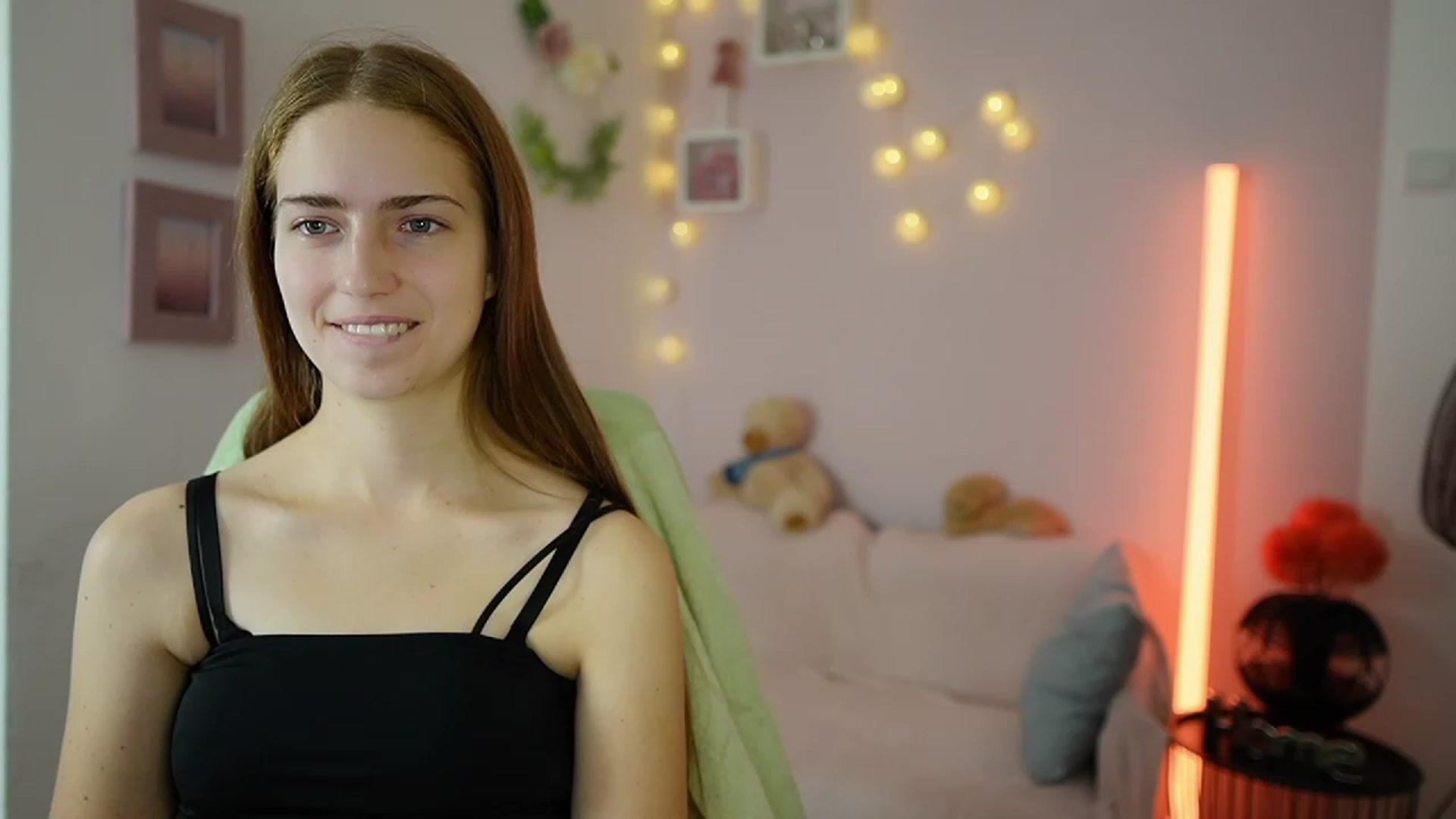 Gallery image thumbnail from Naomi_Woods18's myfreecams stream on, 12/17/2023, 15:51 image 4 of 20
