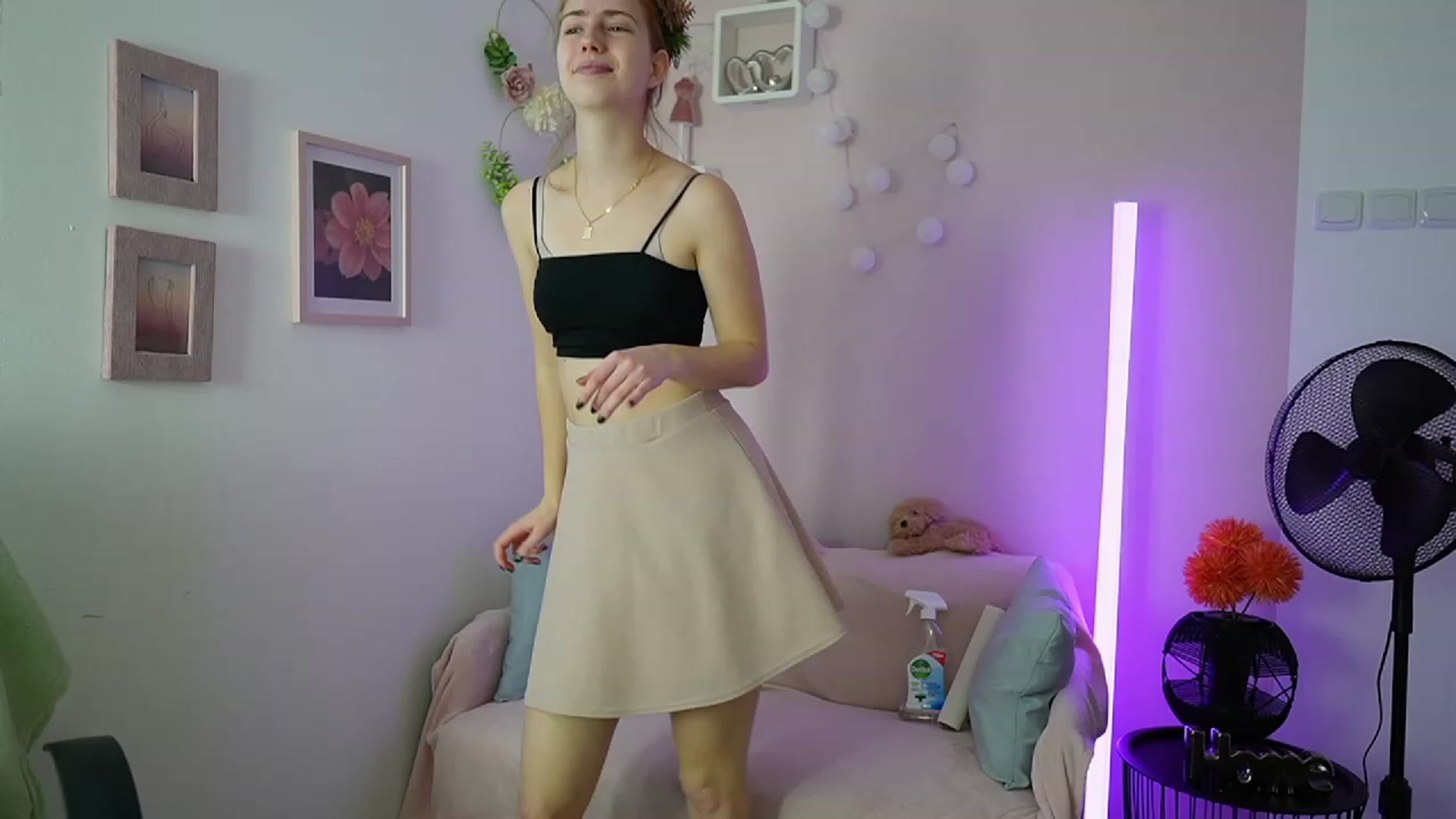 Gallery image thumbnail from Naomi_Woods18's myfreecams stream on, 12/22/2023, 11:37 image 3 of 20