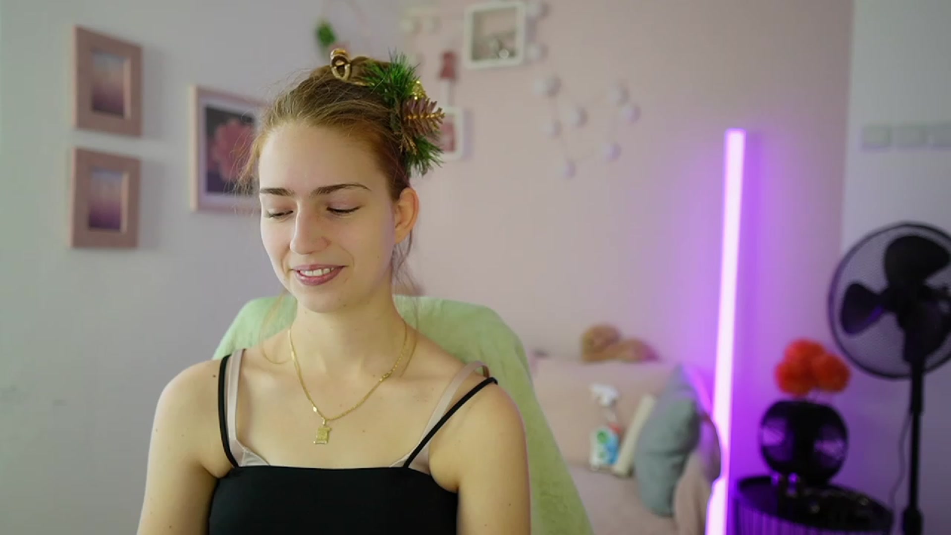Gallery image thumbnail from Naomi_Woods18's myfreecams stream on, 12/22/2023, 11:37 image 2 of 20
