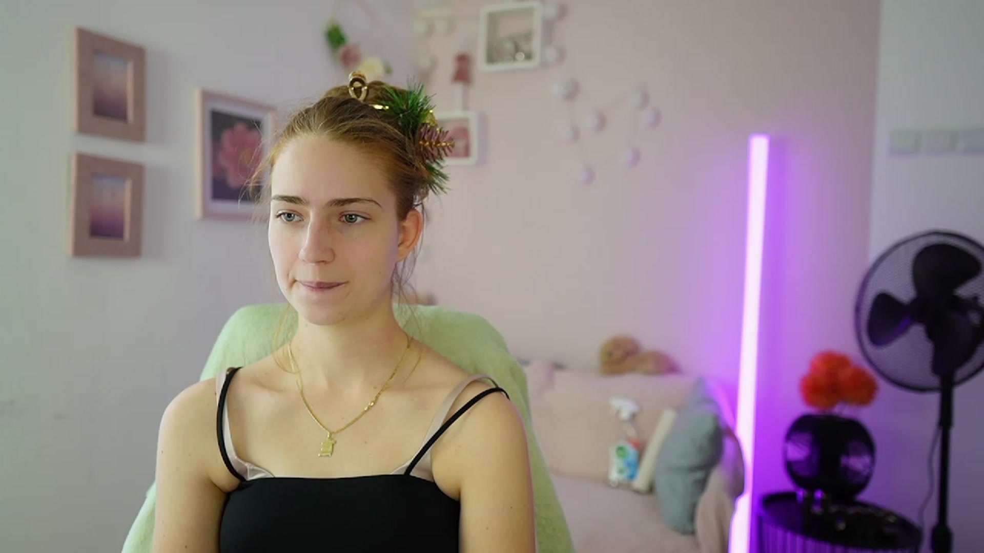Gallery image thumbnail from Naomi_Woods18's myfreecams stream on, 12/22/2023, 11:37 image 20 of 20
