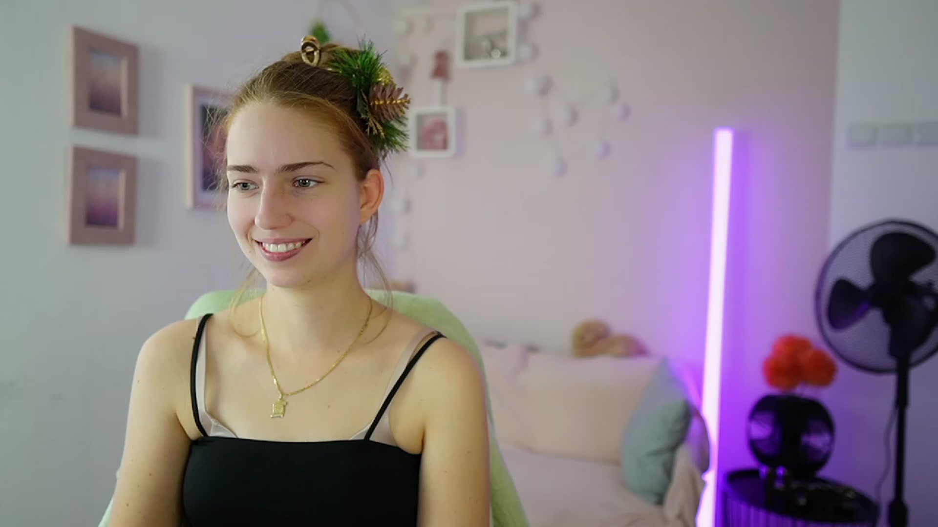 Gallery image thumbnail from Naomi_Woods18's myfreecams stream on, 12/22/2023, 12:31 image 19 of 20