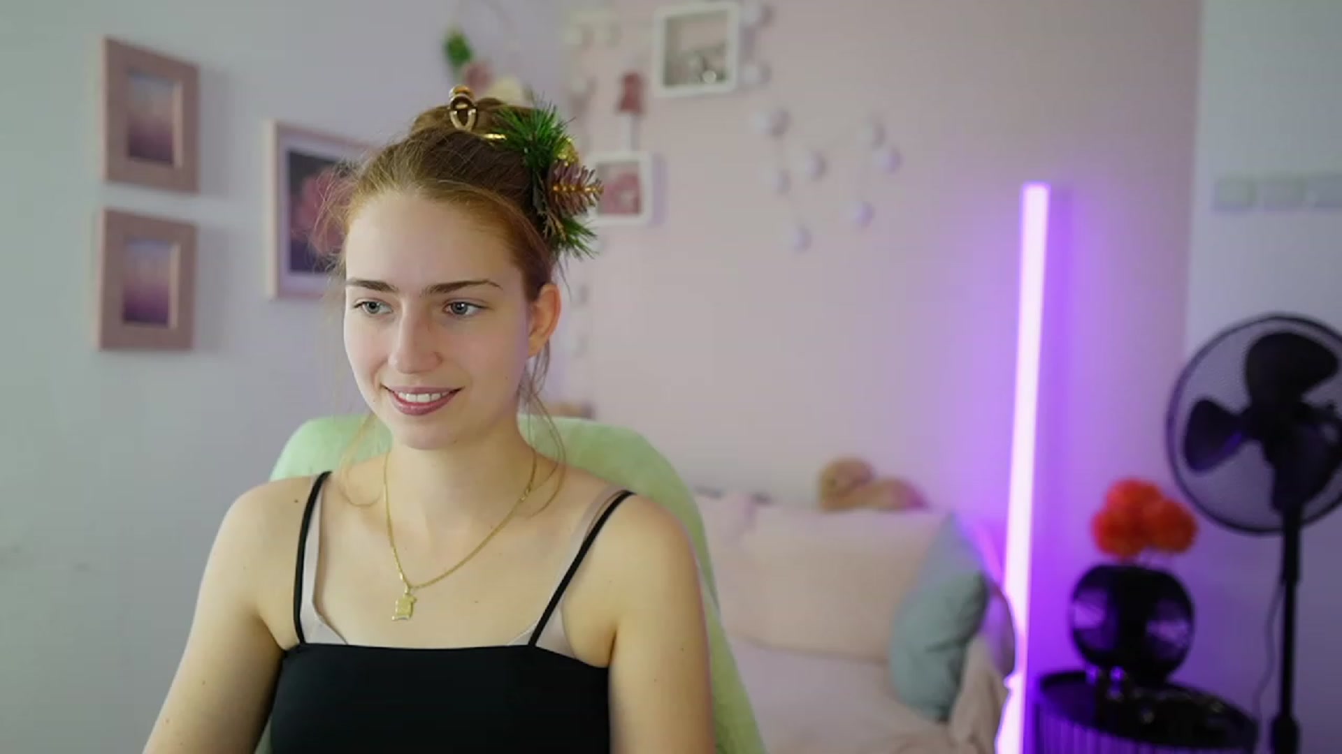 Gallery image thumbnail from Naomi_Woods18's myfreecams stream on, 12/22/2023, 12:31 image 18 of 20