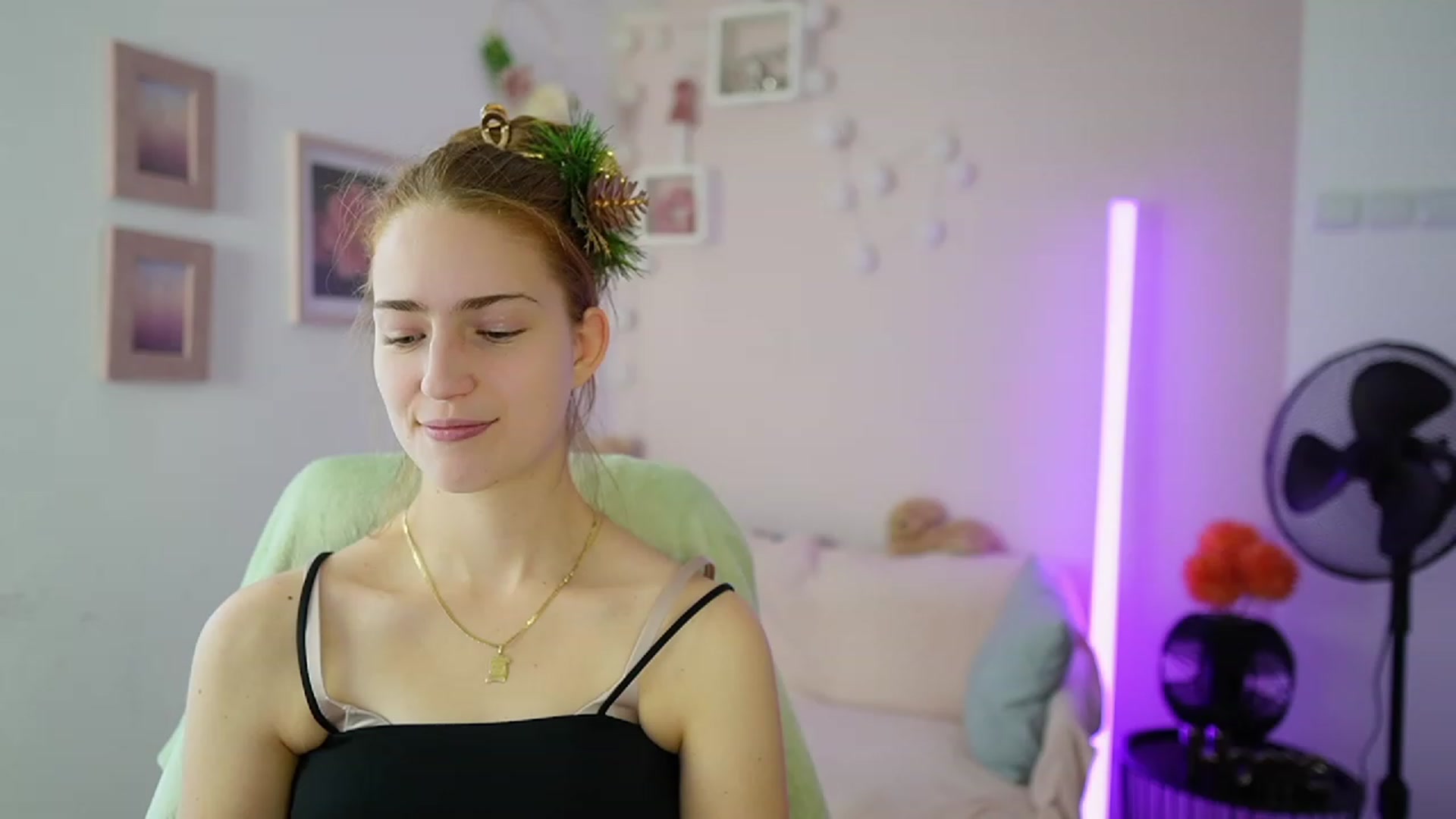 Gallery image thumbnail from Naomi_Woods18's myfreecams stream on, 12/22/2023, 12:31 image 8 of 20