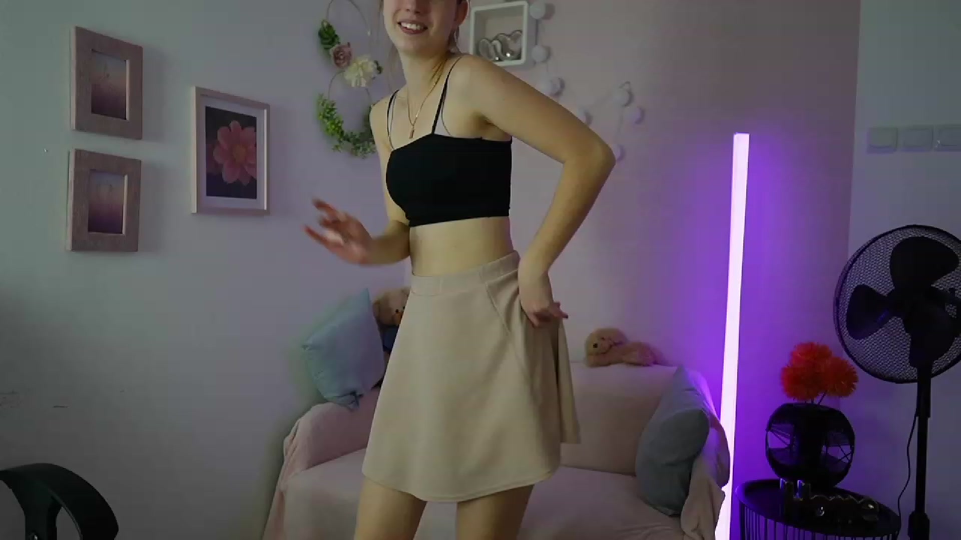 Gallery image thumbnail from Naomi_Woods18's myfreecams stream on, 12/22/2023, 12:31 image 11 of 20