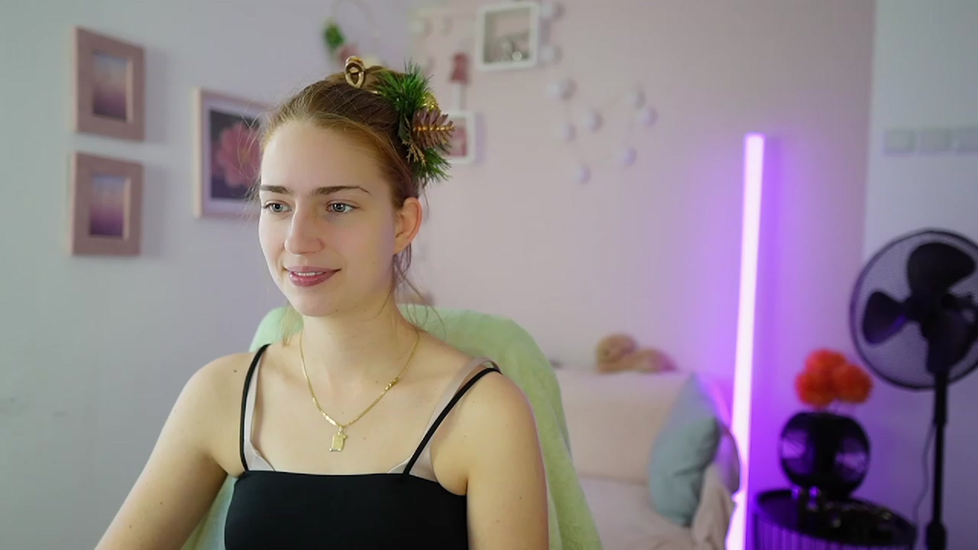 Gallery image thumbnail from Naomi_Woods18's myfreecams stream on, 12/22/2023, 12:31 image 2 of 20