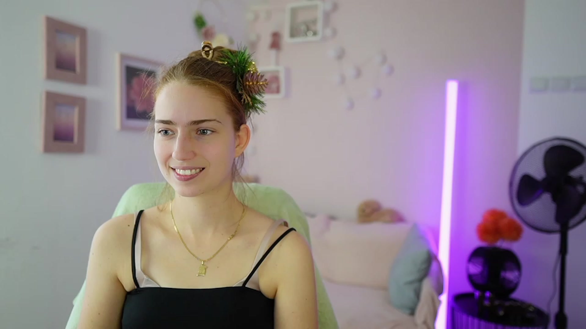 Gallery image thumbnail from Naomi_Woods18's myfreecams stream on, 12/22/2023, 12:31 image 6 of 20