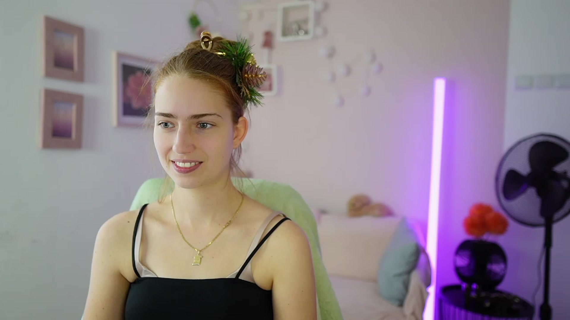 Gallery image thumbnail from Naomi_Woods18's myfreecams stream on, 12/22/2023, 12:31 image 4 of 20