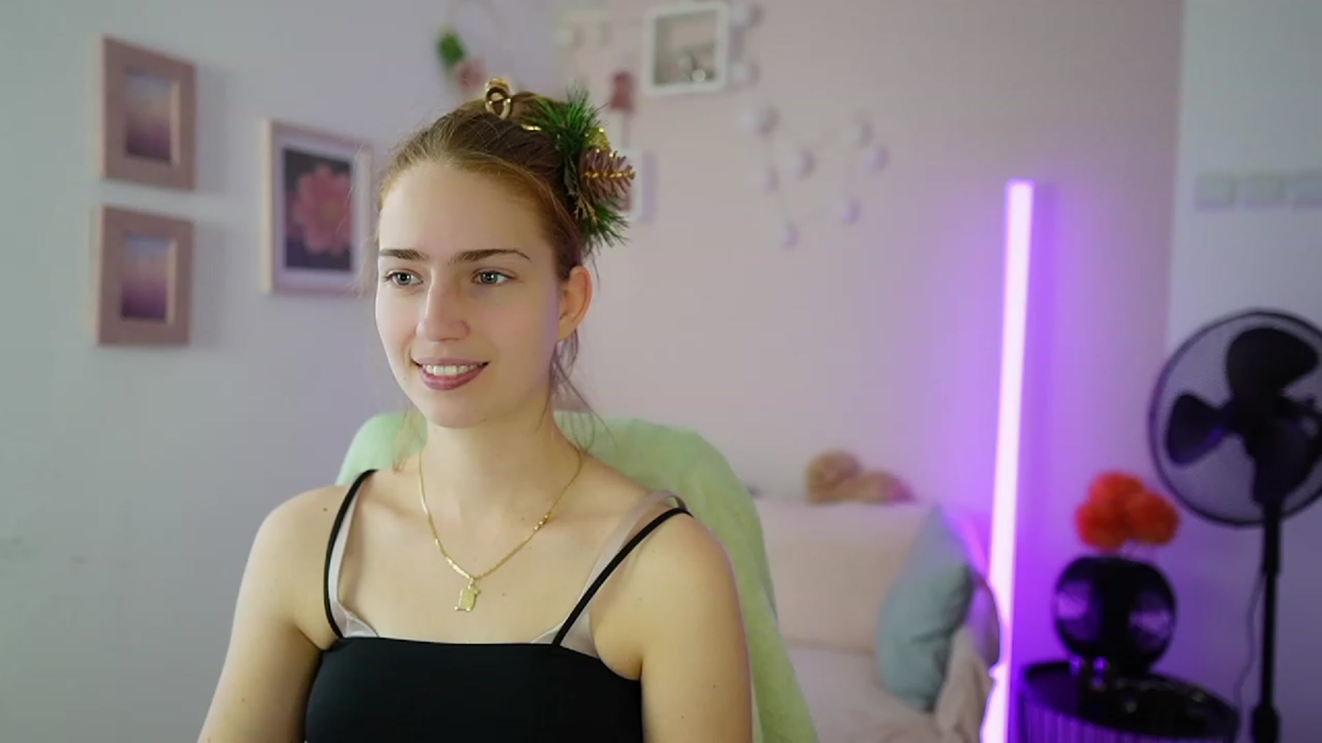 Gallery image thumbnail from Naomi_Woods18's myfreecams stream on, 12/22/2023, 12:31 image 3 of 20