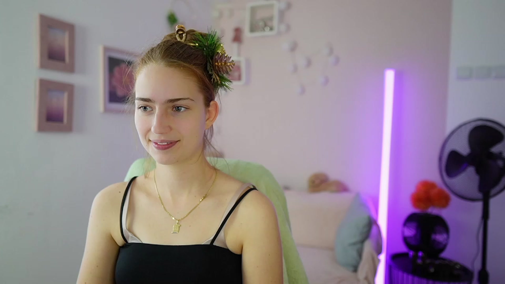 Gallery image thumbnail from Naomi_Woods18's myfreecams stream on, 12/22/2023, 12:31 image 1 of 20