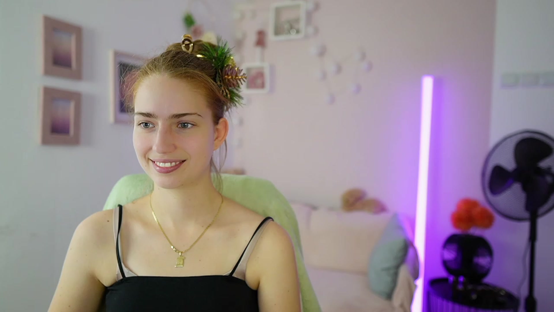 Gallery image thumbnail from Naomi_Woods18's myfreecams stream on, 12/22/2023, 13:53 image 5 of 20