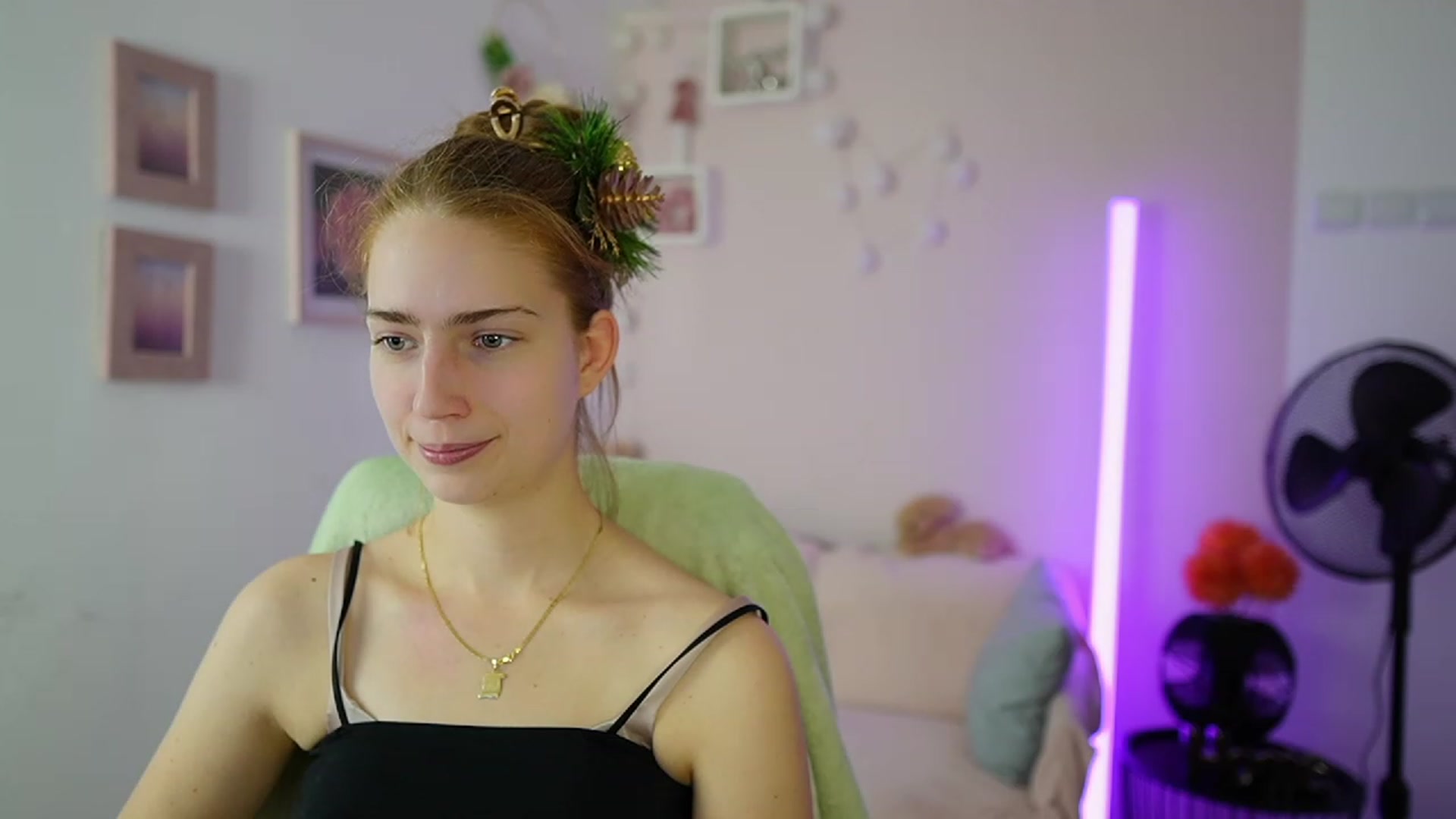 Gallery image thumbnail from Naomi_Woods18's myfreecams stream on, 12/22/2023, 13:53 image 12 of 20