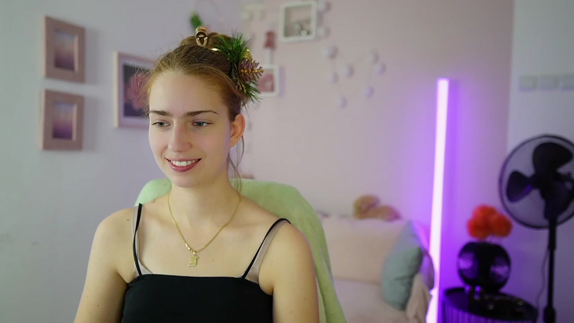 Gallery image thumbnail from Naomi_Woods18's myfreecams stream on, 12/22/2023, 13:53 image 2 of 20