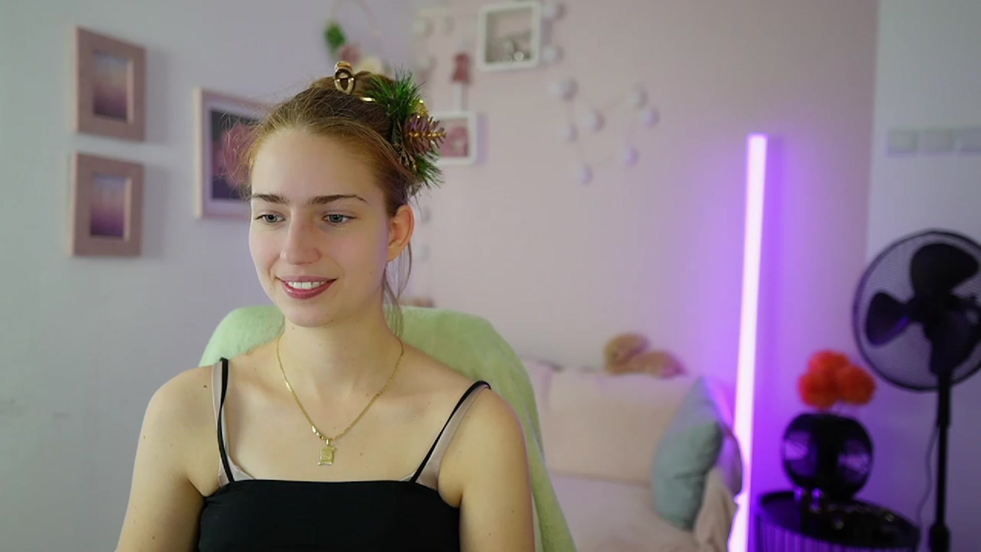 Gallery image thumbnail from Naomi_Woods18's myfreecams stream on, 12/22/2023, 13:53 image 4 of 20
