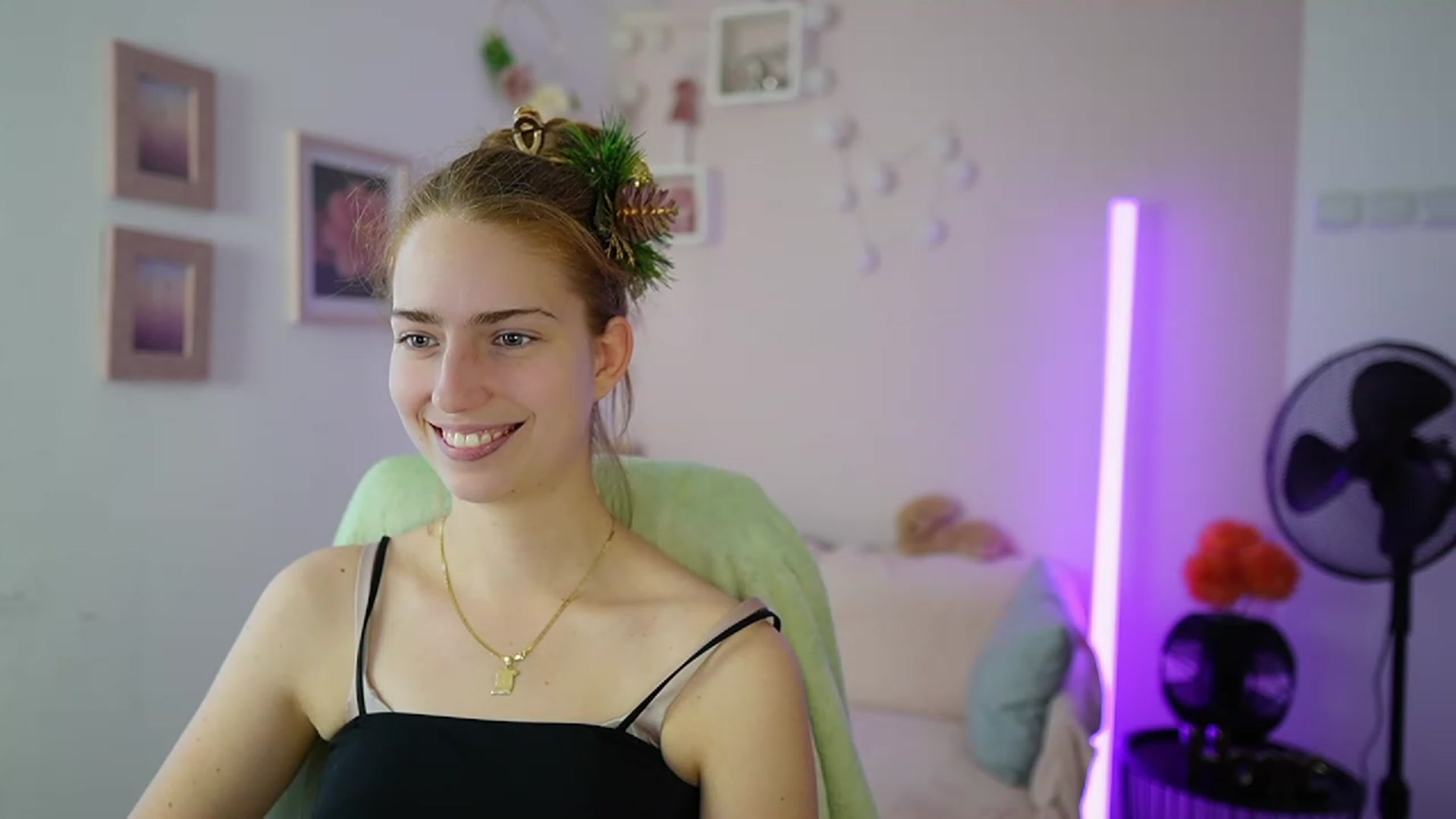 Gallery image thumbnail from Naomi_Woods18's myfreecams stream on, 12/22/2023, 13:53 image 18 of 20