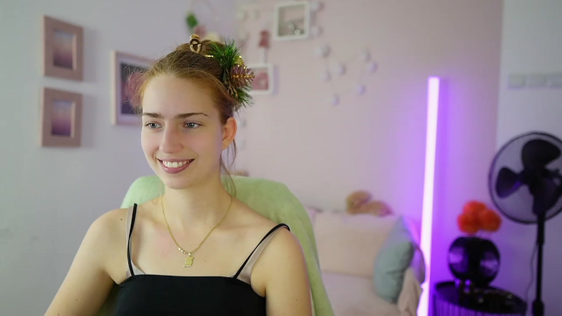 Gallery image thumbnail from Naomi_Woods18's myfreecams stream on, 12/22/2023, 13:53 image 9 of 20