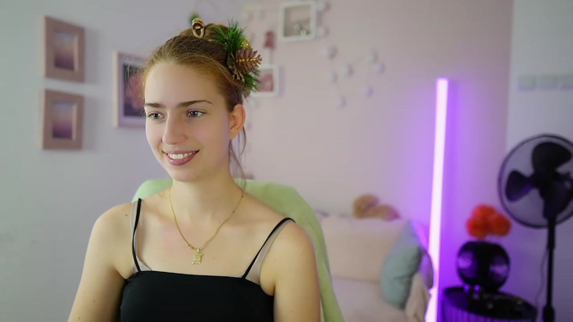 Gallery image thumbnail from Naomi_Woods18's myfreecams stream on, 12/22/2023, 13:53 image 8 of 20