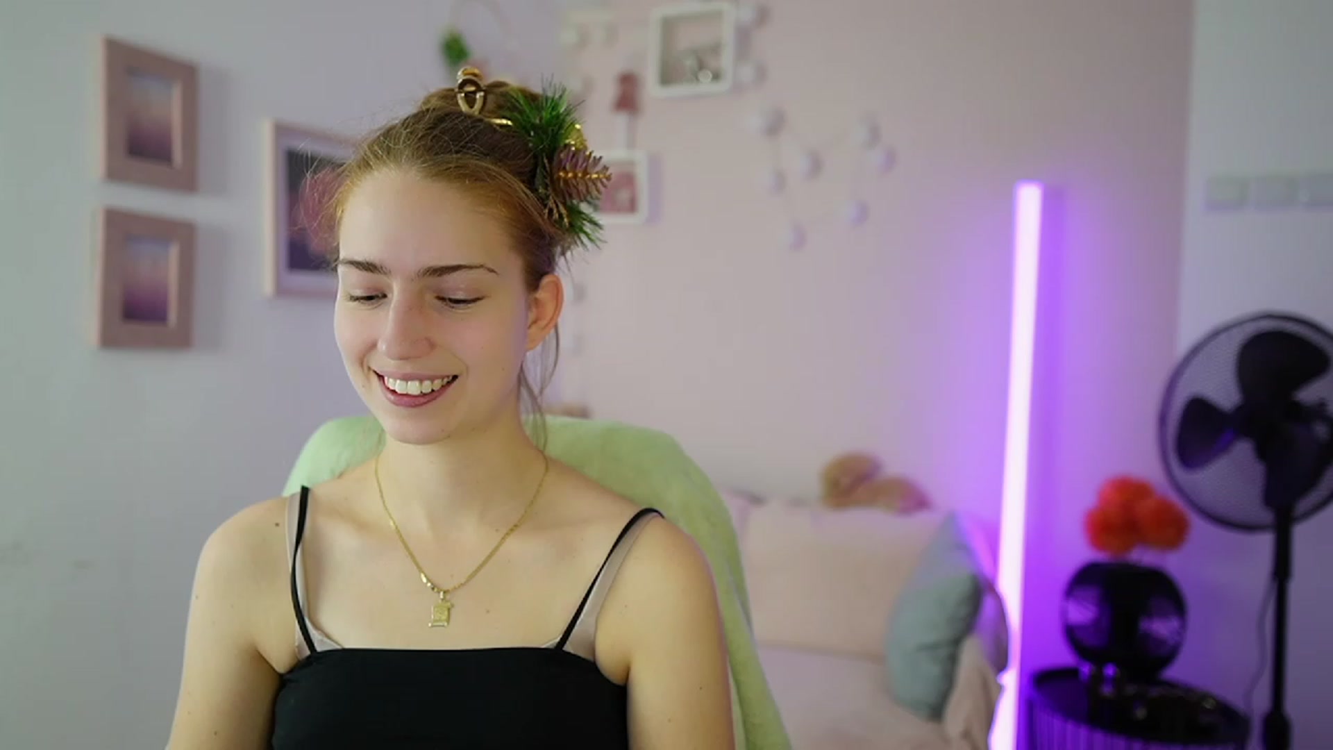 Gallery image thumbnail from Naomi_Woods18's myfreecams stream on, 12/22/2023, 13:53 image 3 of 20