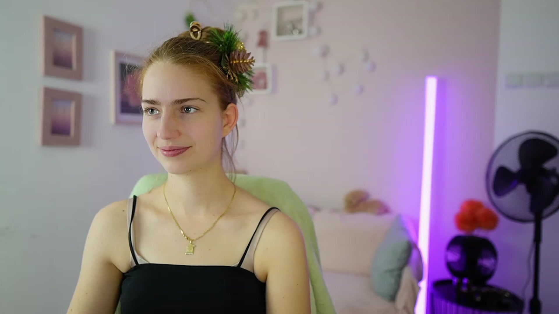Gallery image thumbnail from Naomi_Woods18's myfreecams stream on, 12/22/2023, 13:53 image 1 of 20